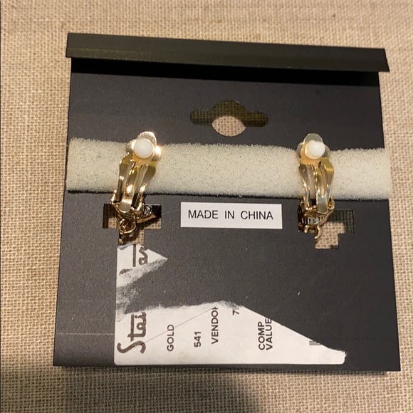 Tahari Clip Earrings NWT - Picture 4 of 4